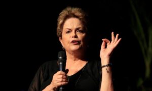 Dilma revela informações sobre seu futuro político; "Não me sinto isolada pelo PT"