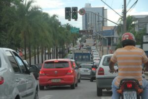 Defeitos em semáforos de Goiânia causam congestionamentos e atrasos de ônibus nesta segunda (27)