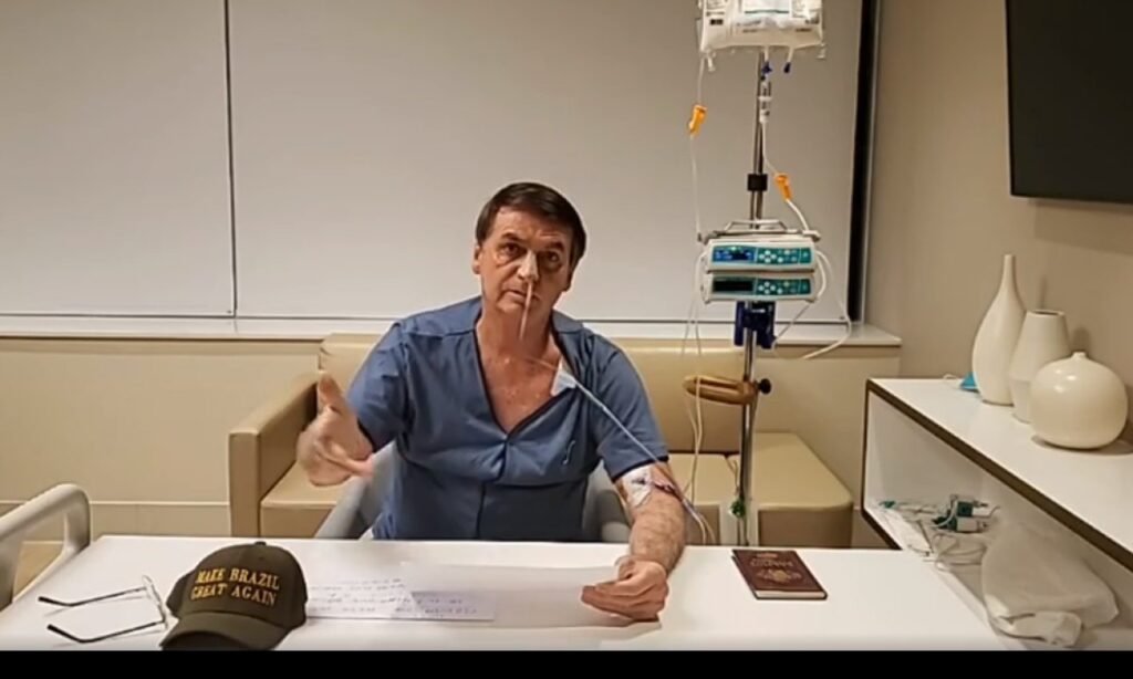 Bolsonaro retira sonda nasogástrica e recomeça dieta líquida