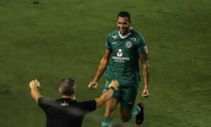 Goiás fica próximo de perder David Duarte para Fluminense; confira possíveis jogadores envolvidos