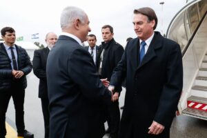 Bolsonaro chega a Israel e defende parcerias em segurança e defesa