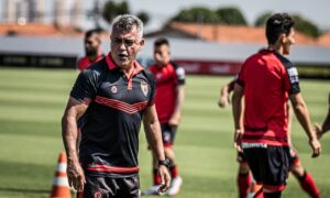 Atlético Goianiense acerta mudança na comissão técnica