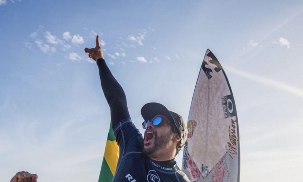 Ítalo Ferreira desbanca Gabriel Medina e é o novo campeão