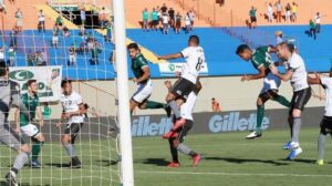 Goiás vence o Botafogo com gol nos minutos finais