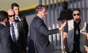 Bolsonaro diz que vai nomear novo diretor da PF nesta segunda-feira (4)