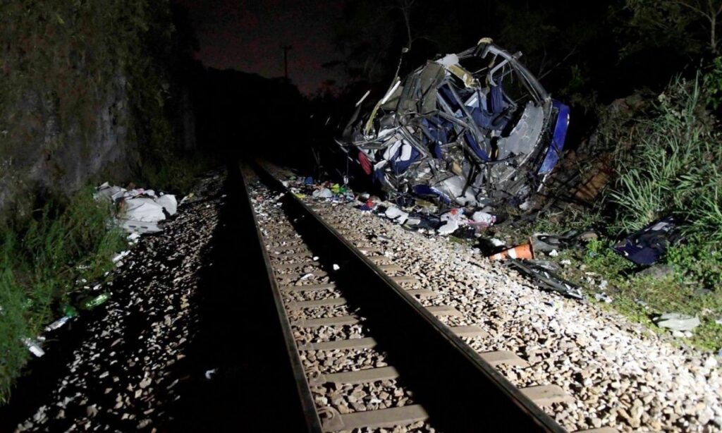 Morre 19ª vítima de acidente com ônibus no interior de Minas Gerais