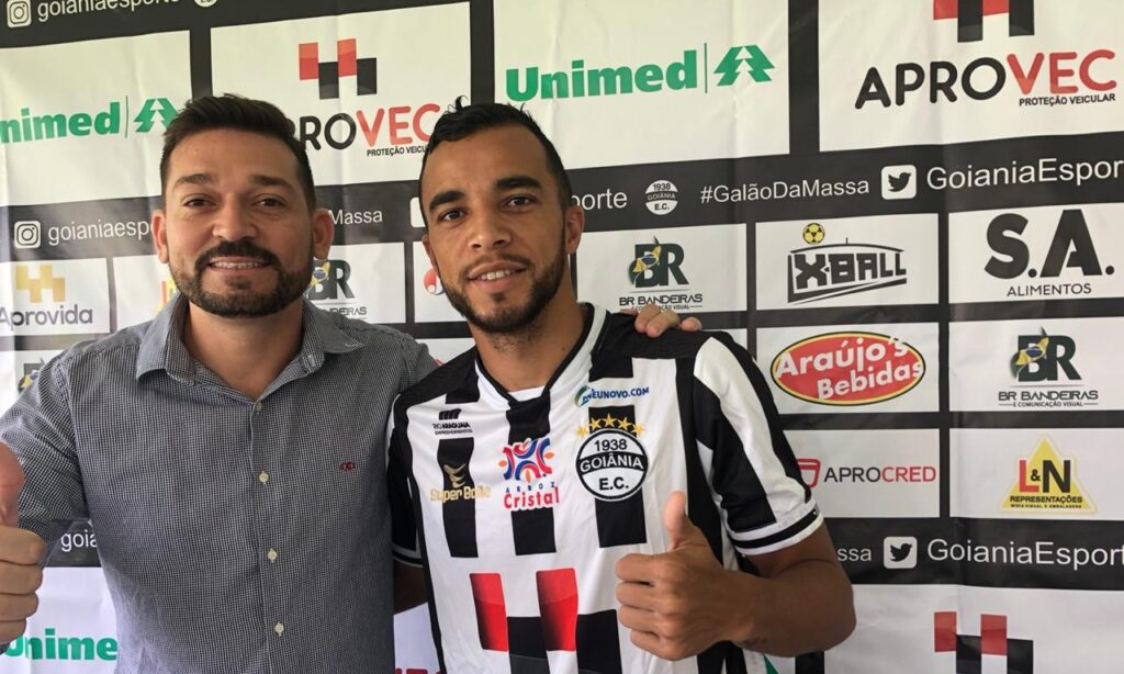 Goiânia apresenta volante Adriel