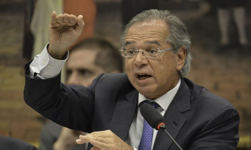 Paulo Guedes: “Não se assustem se alguém pedir o AI-5”