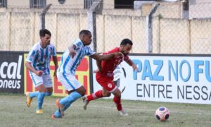 Crac marca no final e busca empate contra o Vila Nova