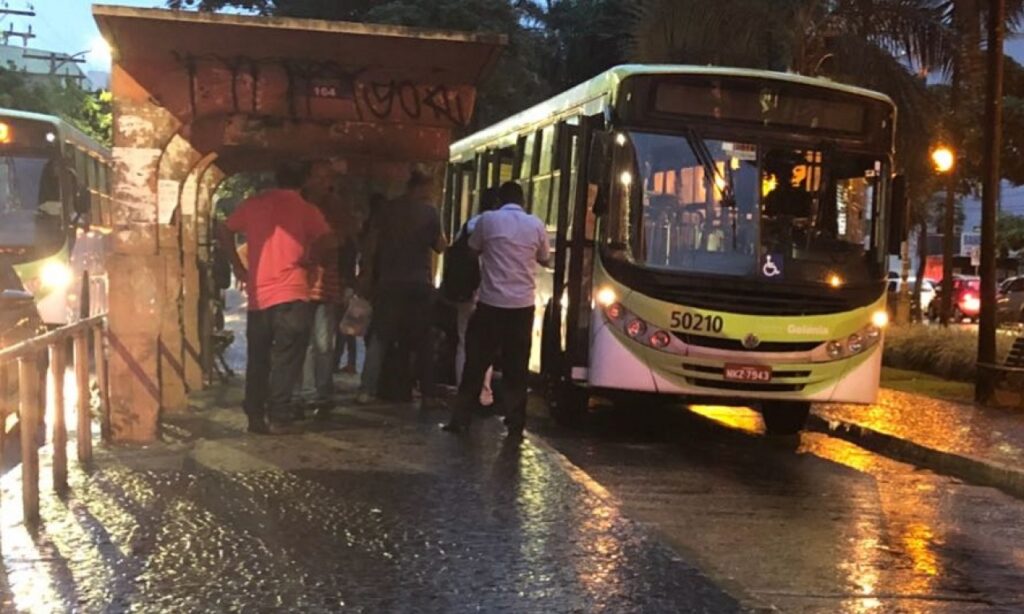 RMTC desvia rotas das linhas de ônibus que passam pela Av. Goiás