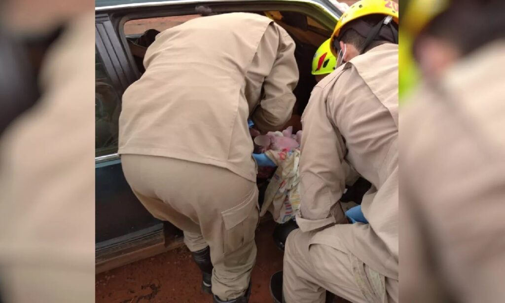 Corpo de Bombeiros realiza parto dentro de veículo em Planaltina de Goiás