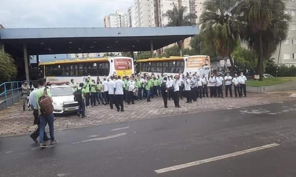 Greve dos motoristas devem continuar; empresas de ônibus não chegam a entendimento