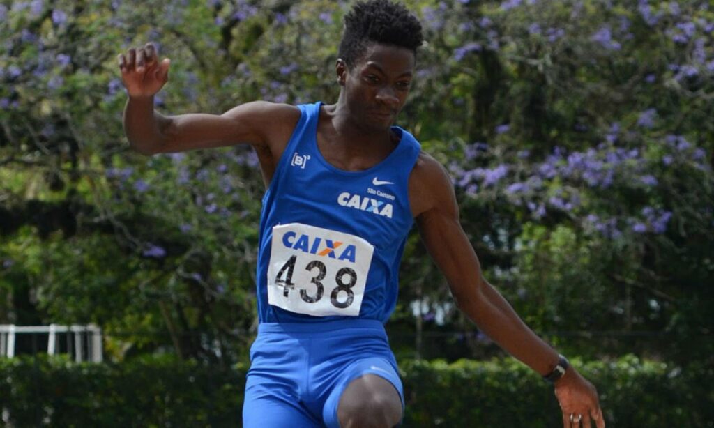 Brasileiros se garantem na final do salto triplo