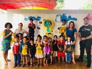 CMEI de Goiânia leva pais e familiares para leitura de contos em sala de aula