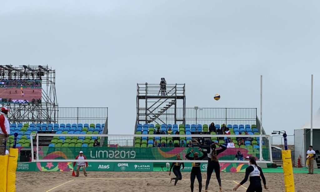 Ângela e Carol Horta atropelam dupla de Ilhas Virgens no vôlei de praia