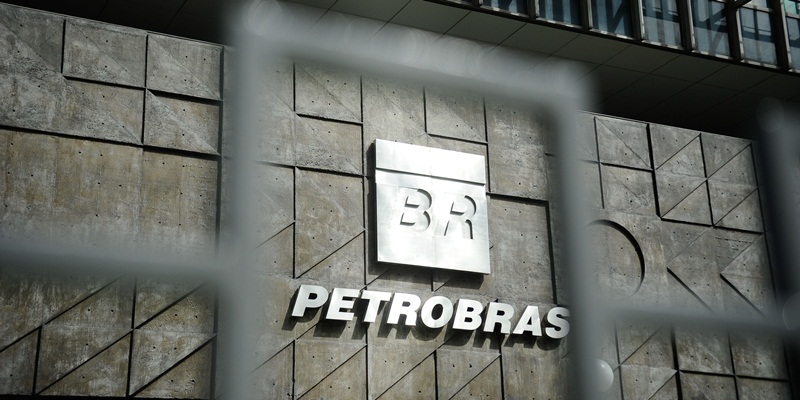 Petrobras formaliza demissão de dois diretores