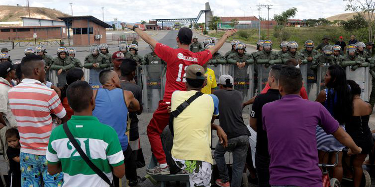 Confrontos na fronteira com a Venezuela deixam 2 mortos e 15 feridos