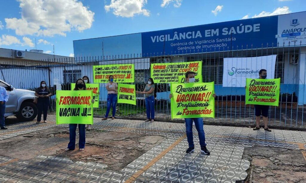 Farmacêuticos de Anápolis protestam por vacina contra Covid-19