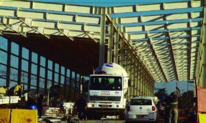 Trabalhador de obra do BRT morre atropelado por caminhão em Goiânia