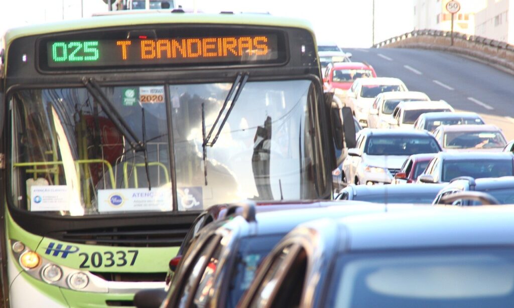 Velocidade média dos ônibus reduz 32% em dez anos