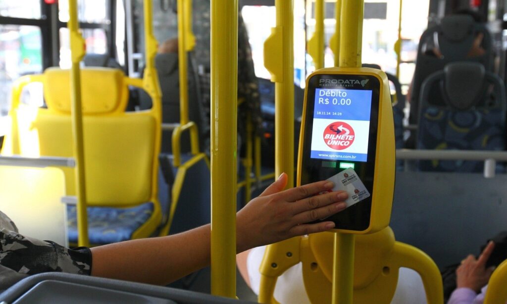 Ônibus da grande Goiânia passam a aceitar cartão de crédito