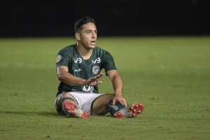 Goiás recebe proposta de Atlético Mineiro por volante Léo Sena