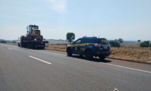 Homem é preso em Morrinhos transportando máquina agrícola roubada em SP