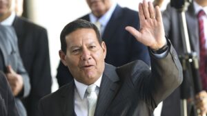 Mourão: tempo de contribuição de militares pode ser maior com reforma