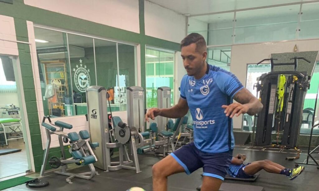 David Duarte segue evolução e já faz exercícios com bola