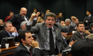 Delegado Waldir continua como líder do PSL na Câmara dos Deputados