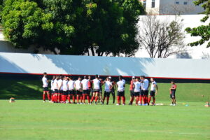 Atlético Goianiense recebe o Coritiba buscando sua segunda vitória na Série B