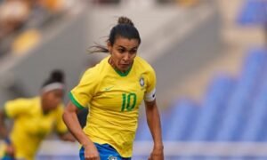 Seleção feminina  vence o Canadá e garante vaga em final