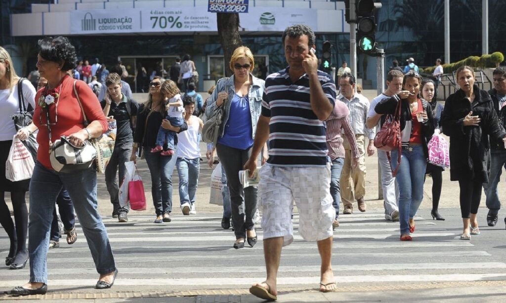 Taxa de desemprego fica em 12