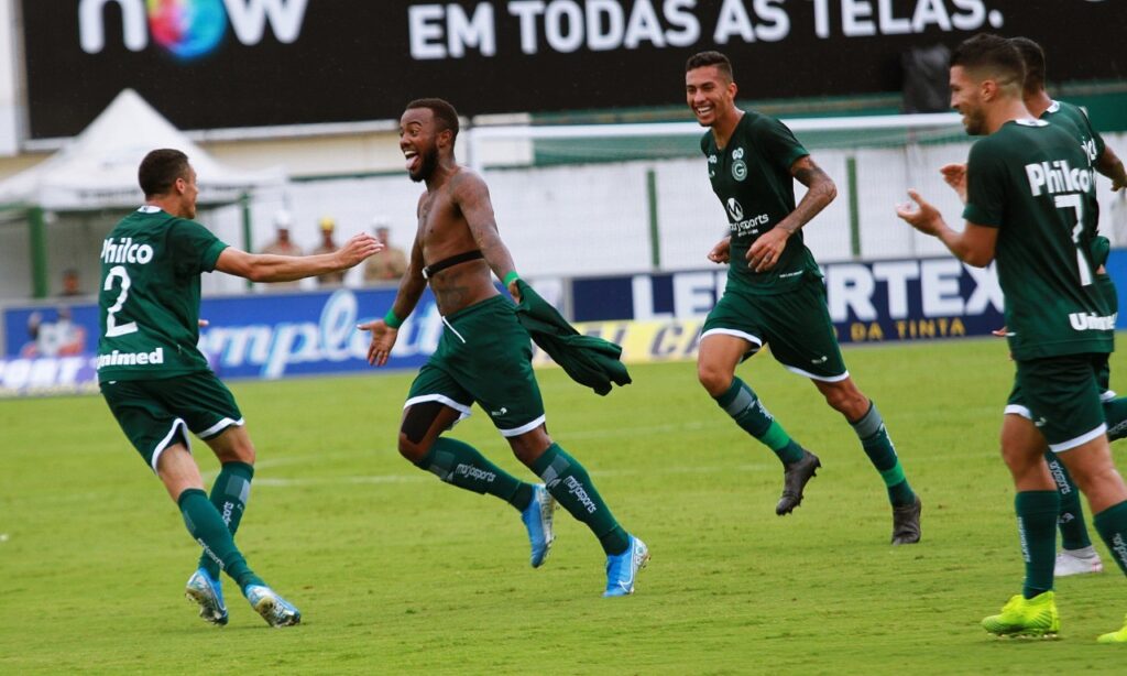 Victor Andrade entende deslocamento feito pelo clube: "Todo mundo se sacrificando"