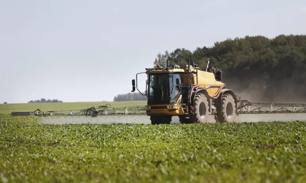 Agricultor morre após cair de trator em um plantio de soja em Rio Verde