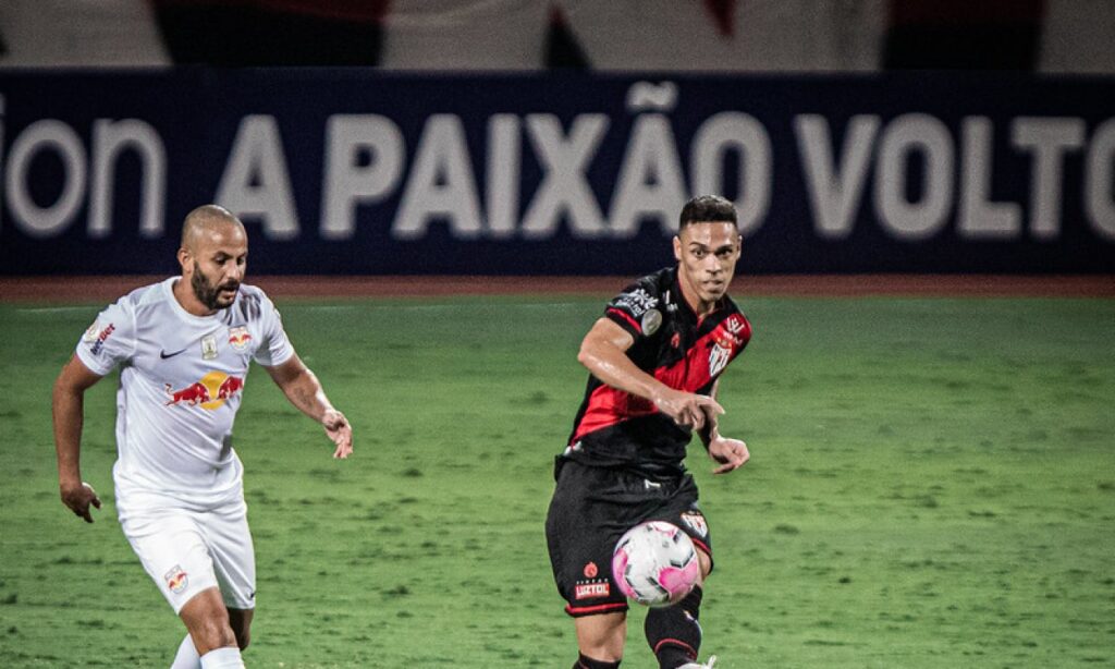 Éder projeta duelo com Renato Kayzer e agradece o apoio da torcida com a família