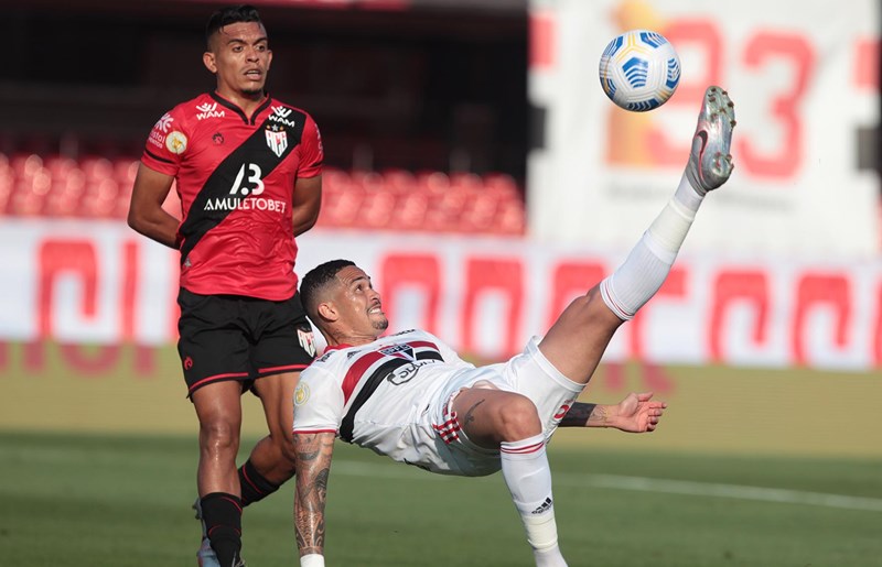 Atlético-GO perde para São Paulo e se despede de invencibilidade na Série A