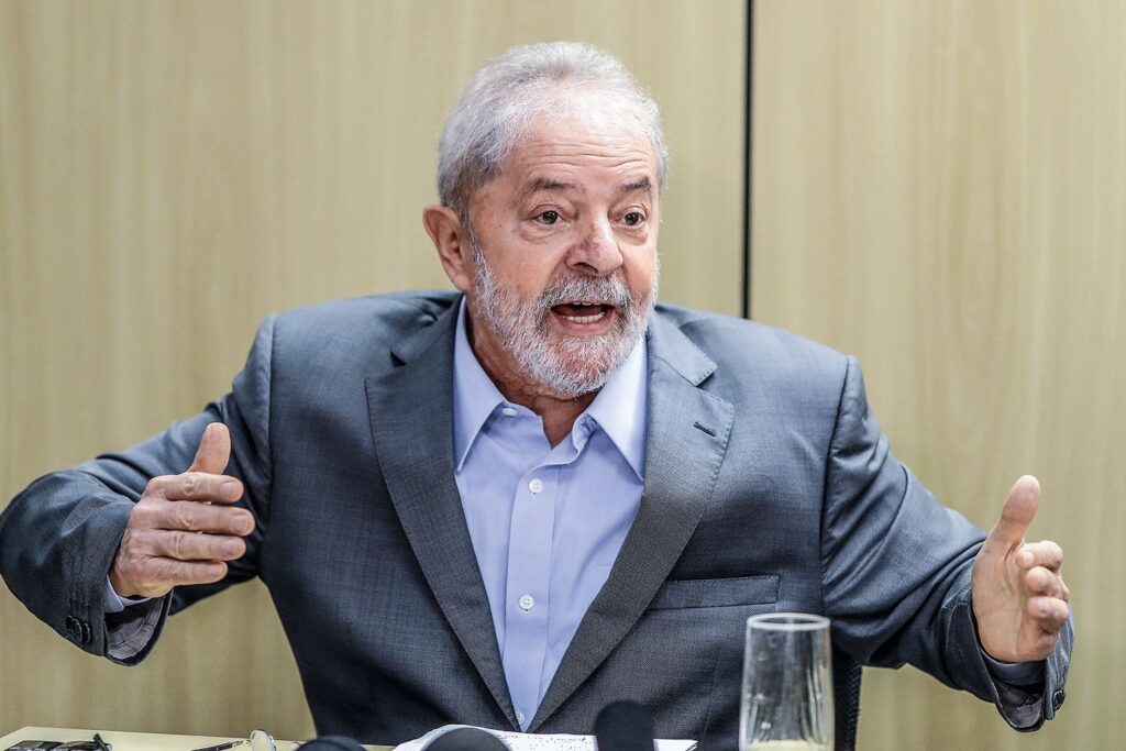 Foto de Lula na praia chama a atenção da internet