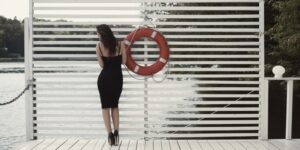 Roupas atemporais compõem guarda-roupa feminino