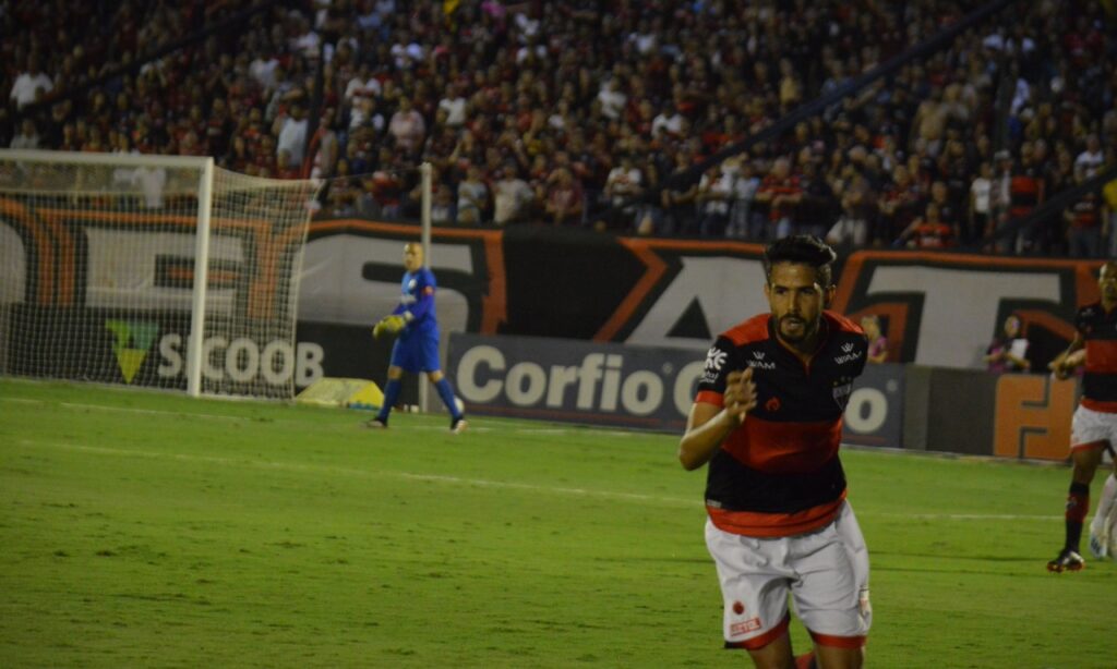 Jonathan completa três anos de Atlético Goianiense: ‘Tenho orgulho de defender essas cores’