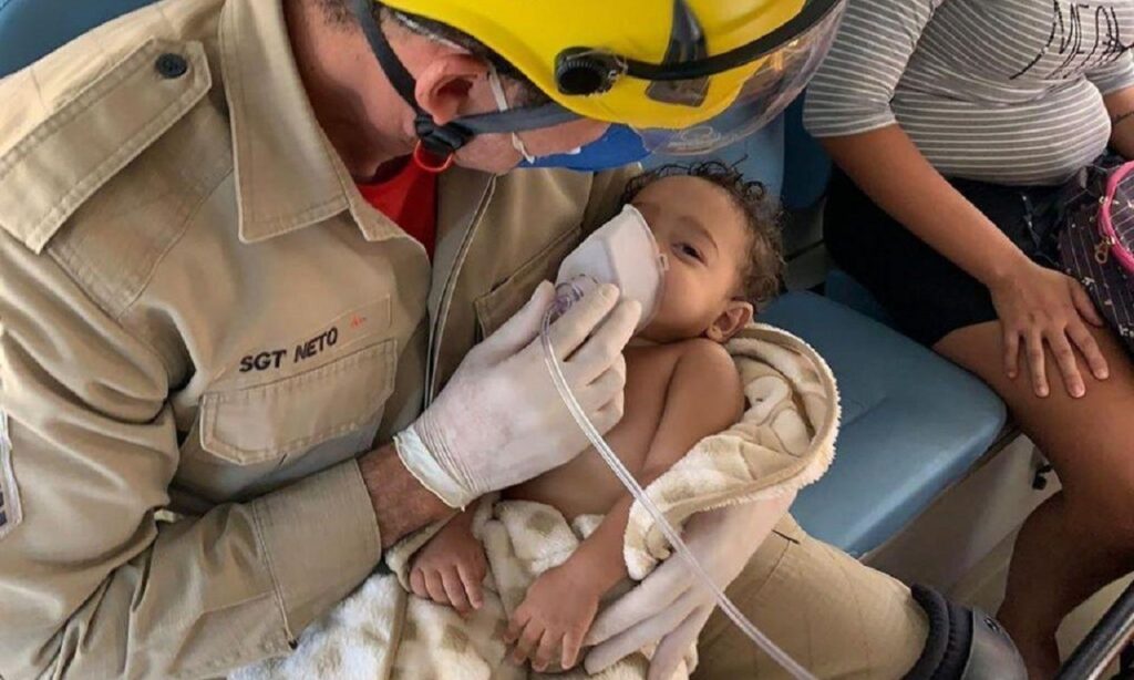 Bombeiros resgatam bebê que se afogou em banheira