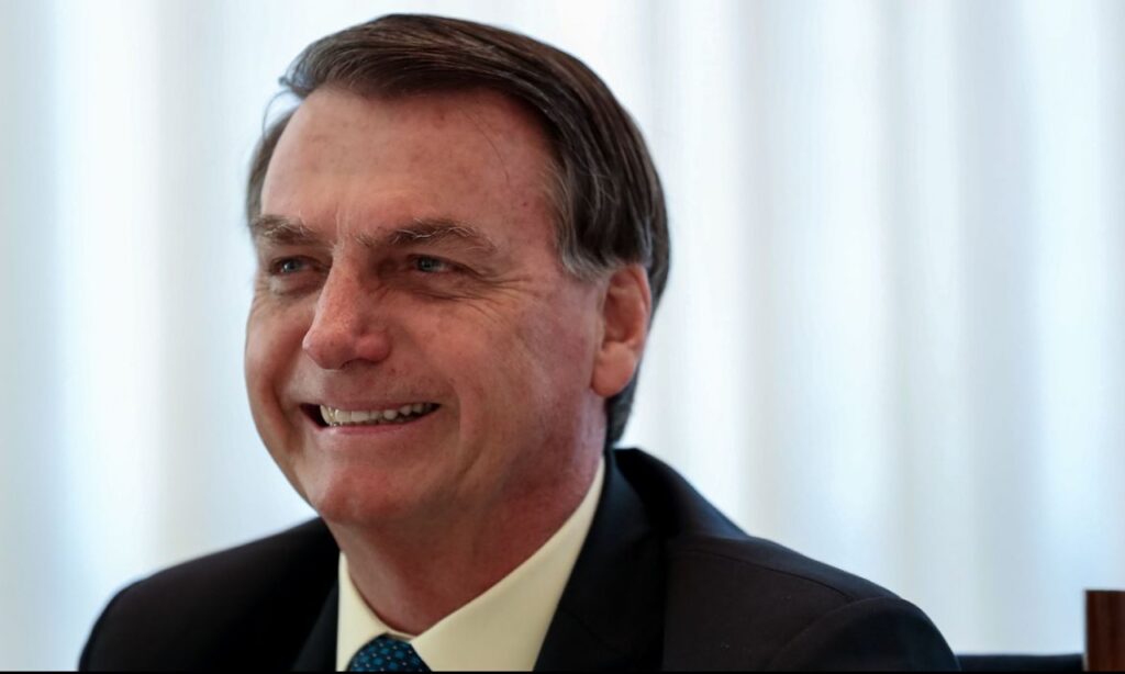 Bolsonaro sanciona lei de auxílio financeiro para o setor cultural