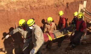 Trabalhador é resgatado após ficar cinco horas soterrado em obra