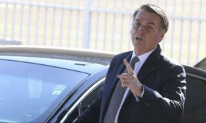 Bolsonaro diz que não pretende acabar com estabilidade de servidor