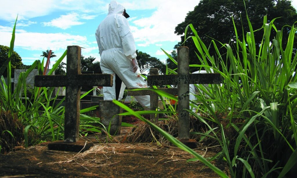 Goiás registra 234 óbitos em 24 horas e ultrapassa 12 mil vítimas da covid-19