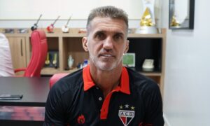 Vagner Mancini é apresentado e crava que fica até o fim do Campeonato Brasileiro