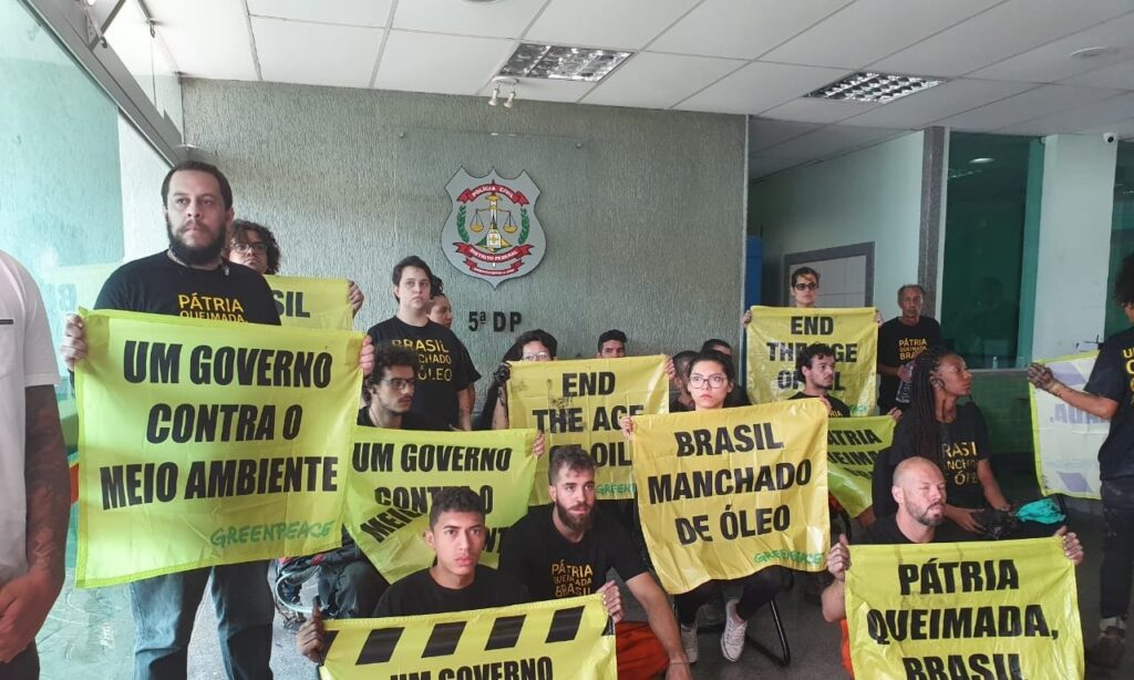 Ativistas protestam contra política ambiental de Bolsonaro; são presos