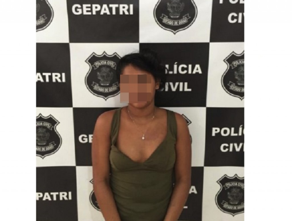 Mulher é presa por tráfico e menor é apreendido