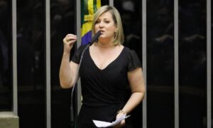 Deputada Joice Hasselmann testa positivo para Covid-19