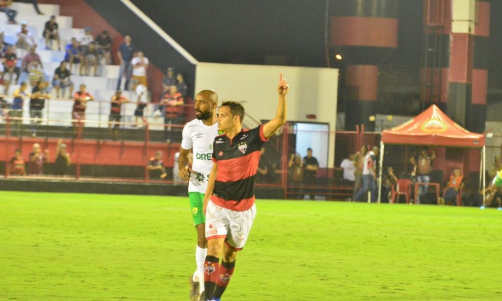 Atlético sofre empate no fim diante do Cuiabá